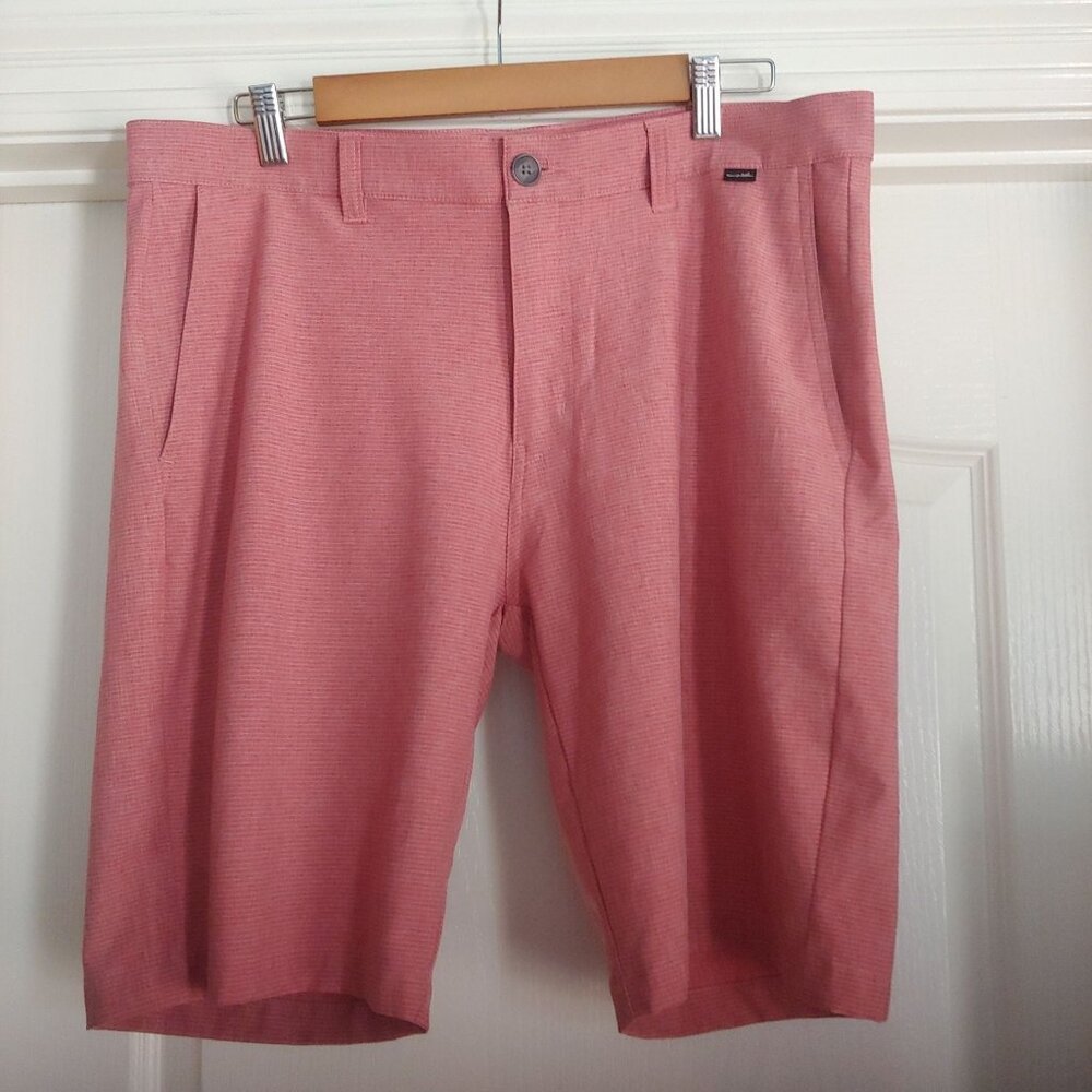 Travis Mathew Chino Shorts Men's Size 35 Royal Red Golf Stretch Performance Dad